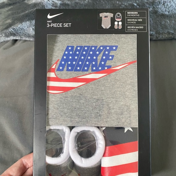 NIB Nike 3Pc set - Picture 2 of 2